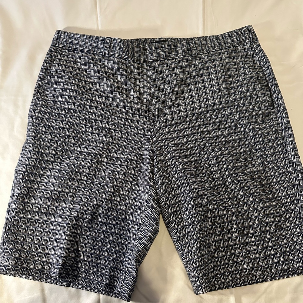 Banana Republic- Stylish Navy and White Patterned Shorts Waist 32